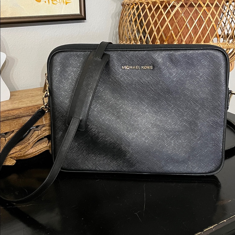 Michael Kors Charcoal Crossbody iPad laptop 13x10 carry case / bad EUC